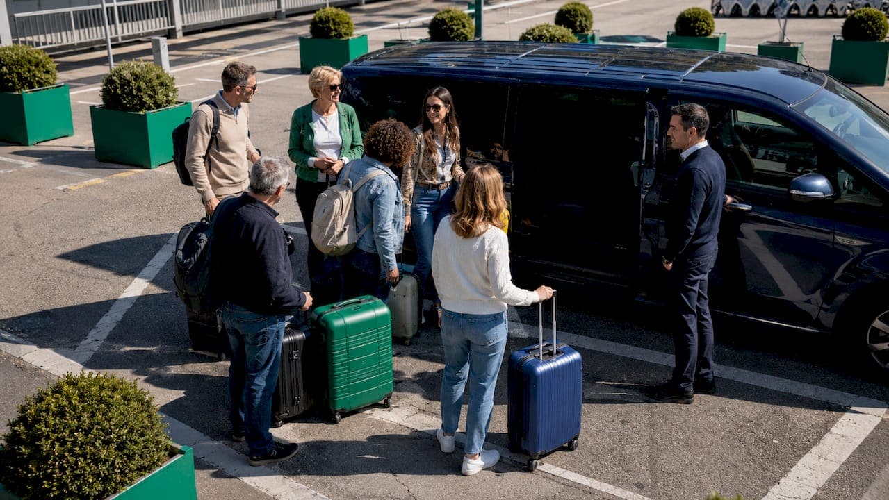 Minivan Airport Transfer Service: What Groups Need to Know